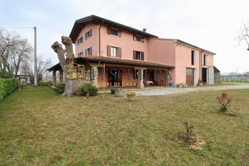 Casa independiente en Monzambano