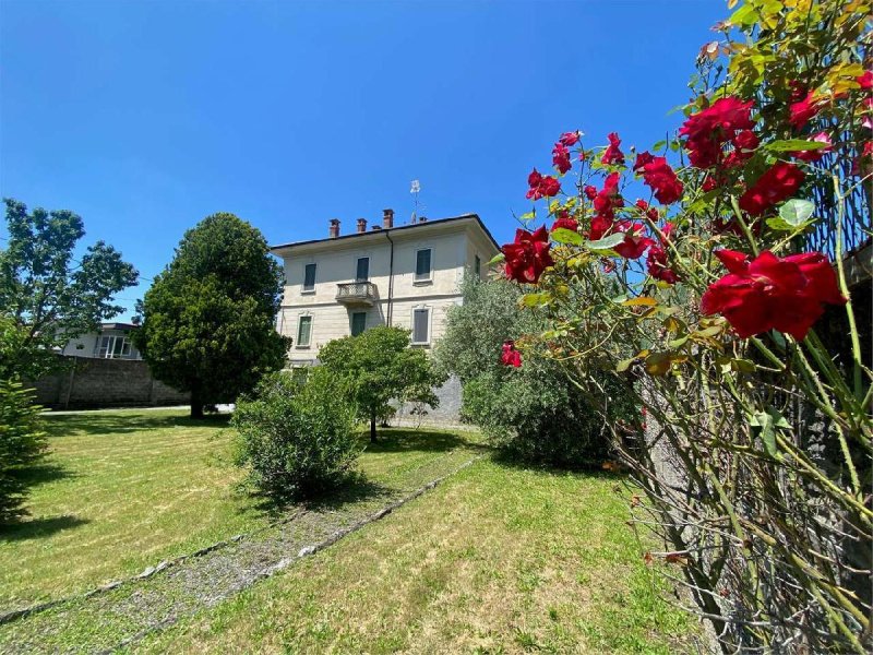 Villa in Albese con Cassano