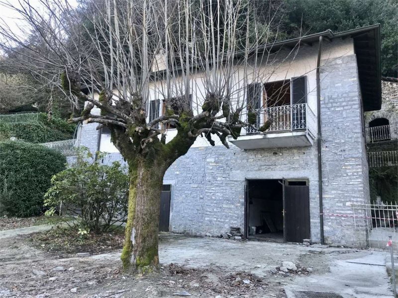 Villa in Faggeto Lario