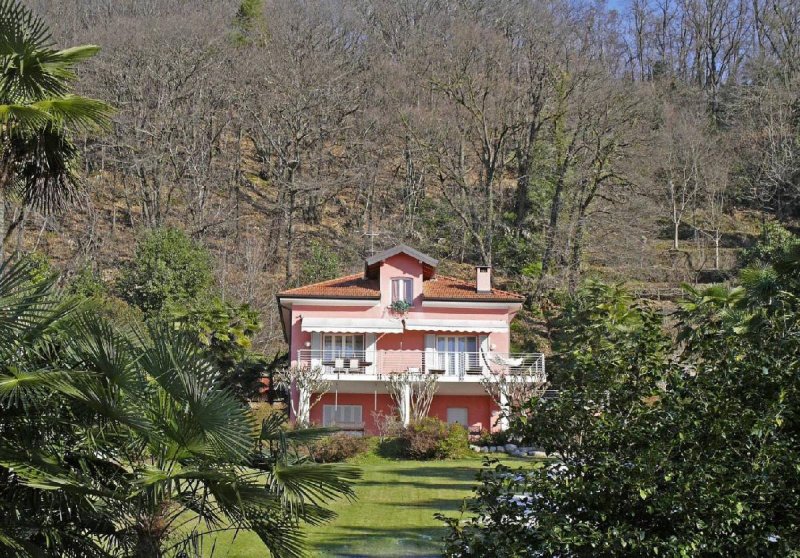 Villa in Angera