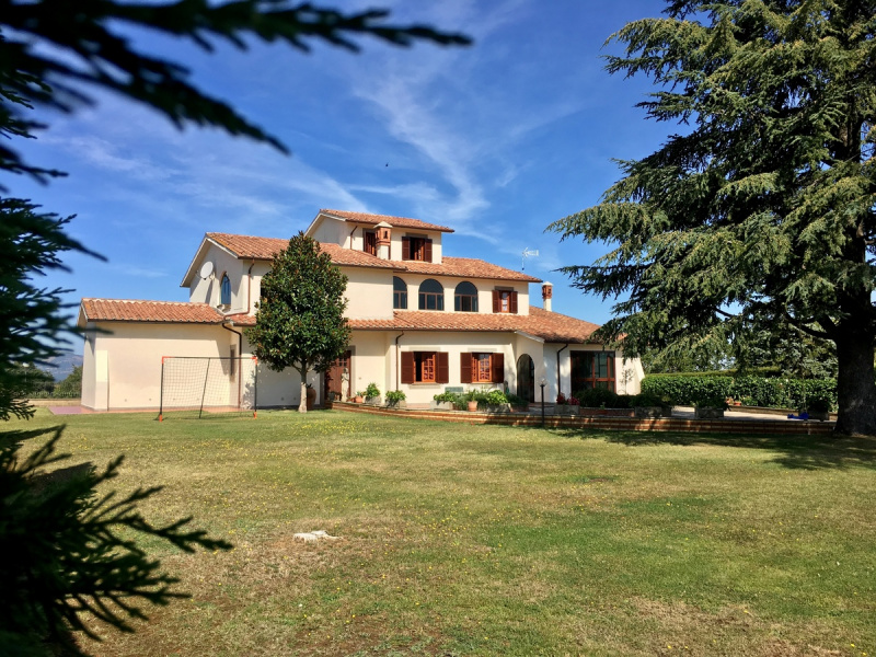 Villa in Onano
