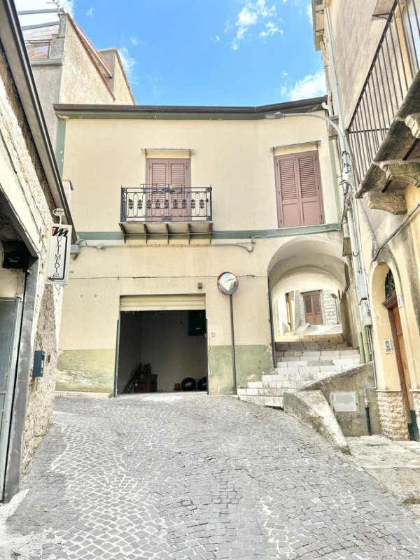 Detached house in Bisacquino