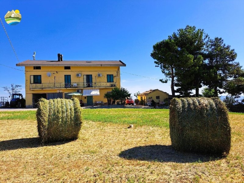 Huis op het platteland in Castiglione Messer Raimondo