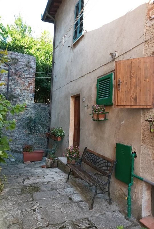 Self-contained apartment in Cetona