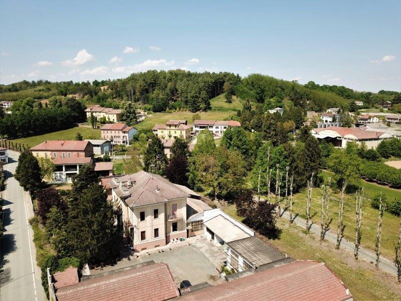 Villa in Castelnuovo Belbo