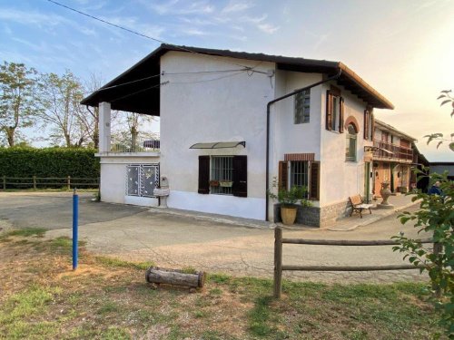 Landhaus in Castelnuovo Belbo