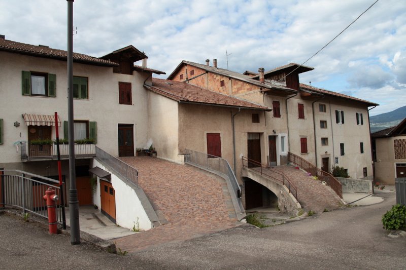 Semi-detached house in Contà
