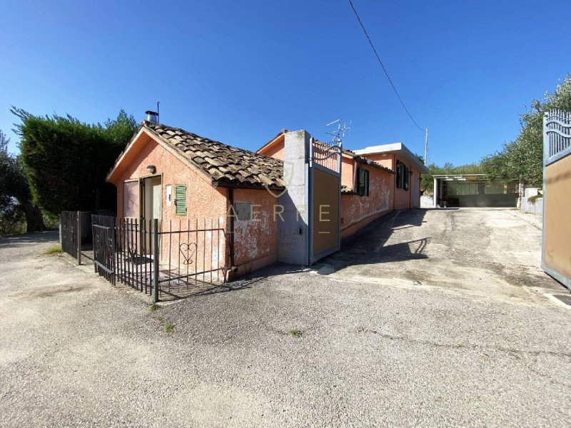 Detached house in Rosciano