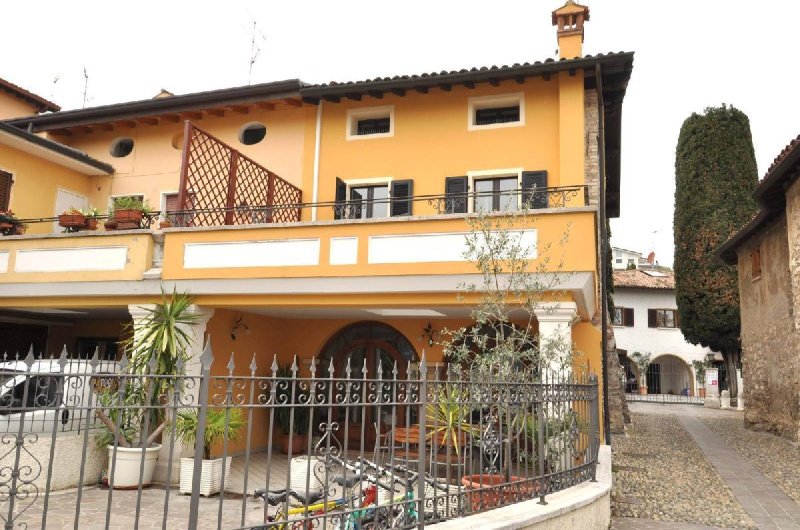 Terraced house in Padenghe sul Garda