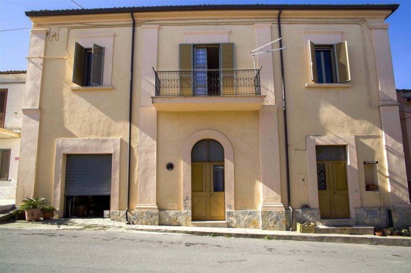 Casa independente em Roseto Capo Spulico