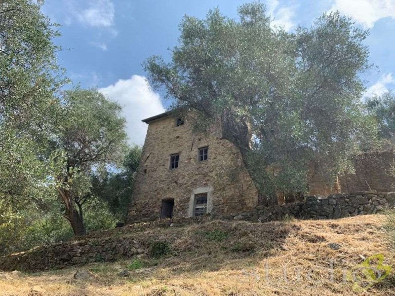 Klein huisje op het platteland in Bordighera