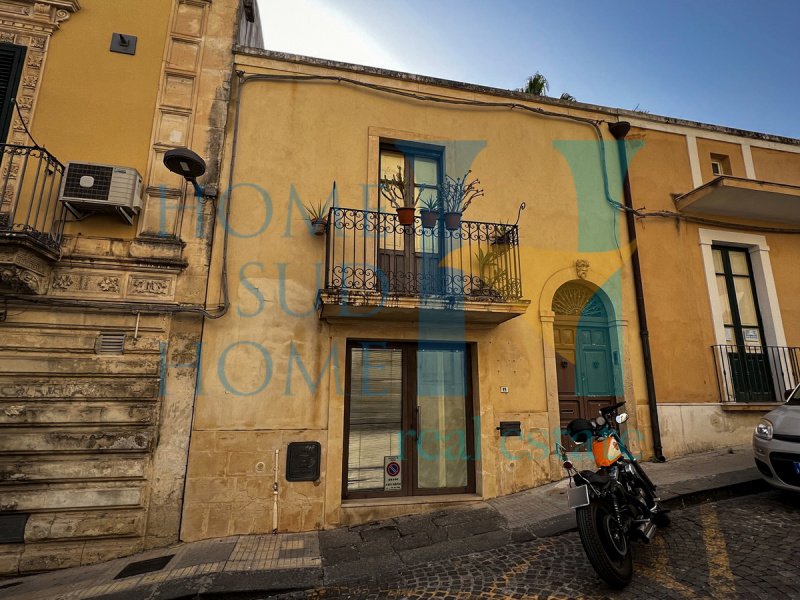 Edificio en Noto