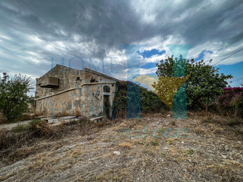 Huis op het platteland in Rosolini