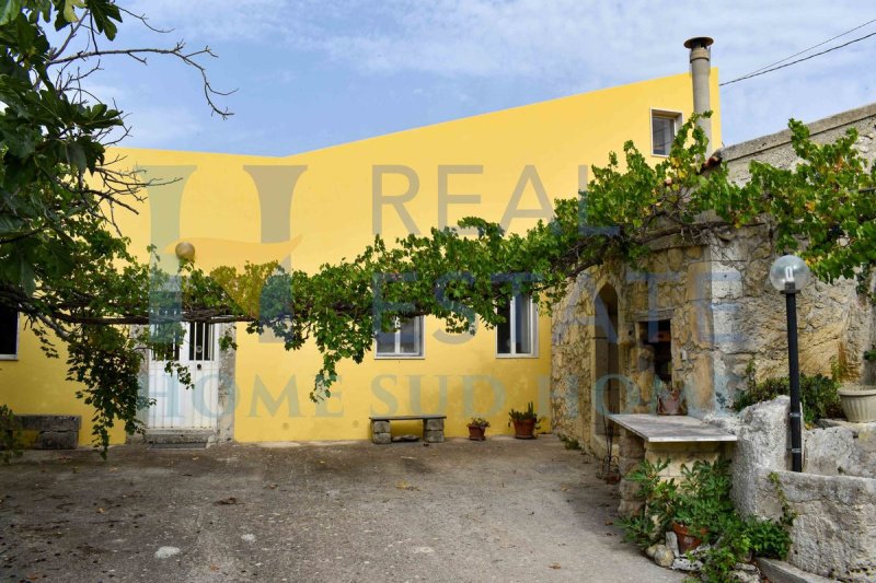 Country house in Noto