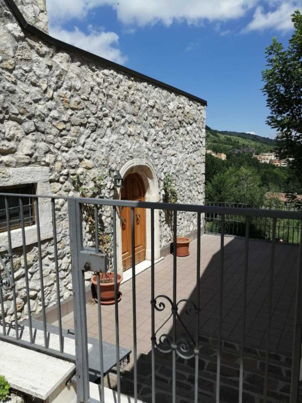 Detached house in Rocca di Cambio
