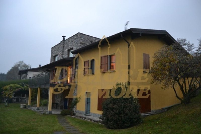 Villa à Nebbiuno