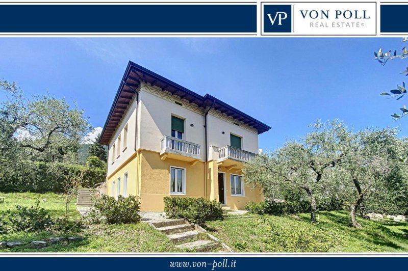Detached house in Gardone Riviera