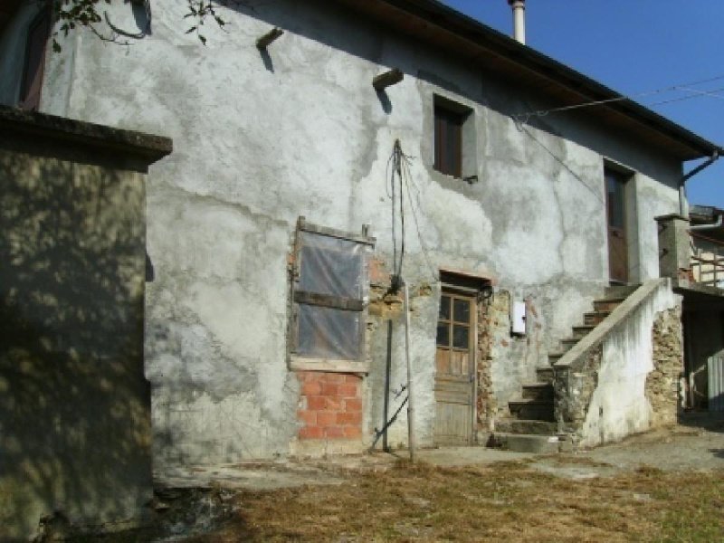 Half-vrijstaande woning in Ponzone