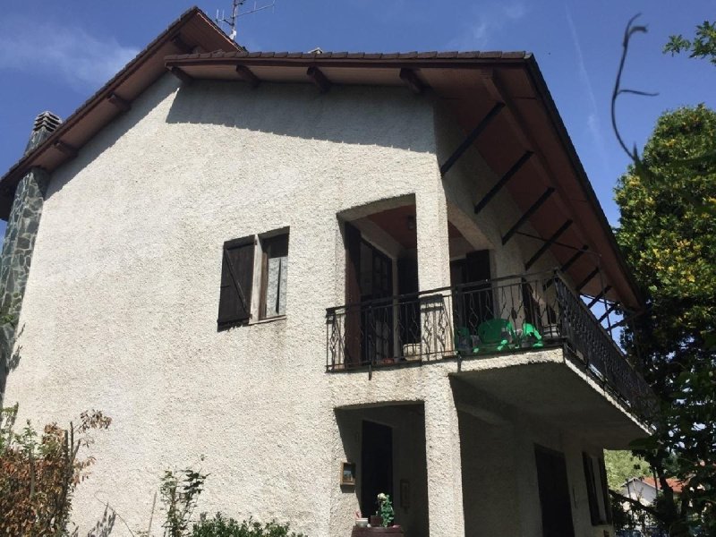 Villa in Giusvalla