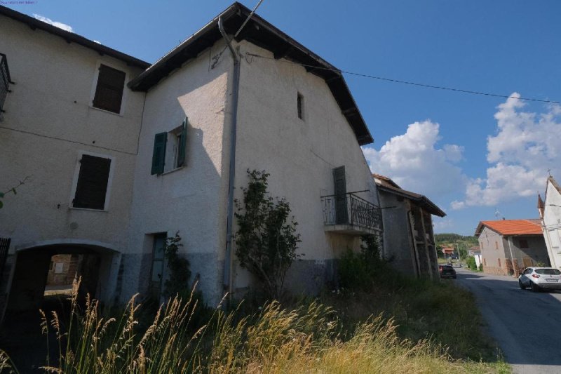 Klein huisje op het platteland in Mioglia