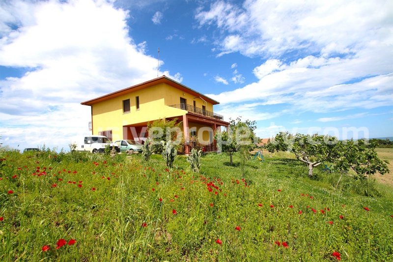 Hus på landet i Montenero di Bisaccia