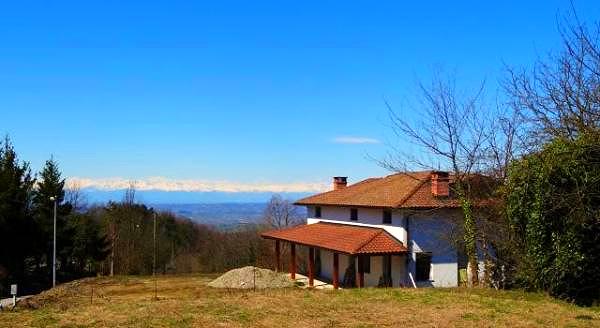 Einfamilienhaus in Serravalle Langhe