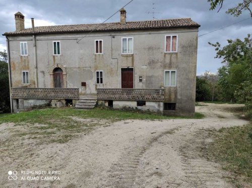 Klein huisje op het platteland in Castignano