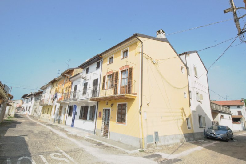 Half-vrijstaande woning in Morano sul Po