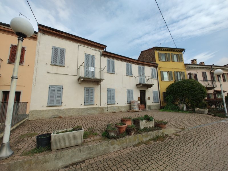 Half-vrijstaande woning in Casale Monferrato