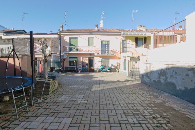 Half-vrijstaande woning in Casale Monferrato